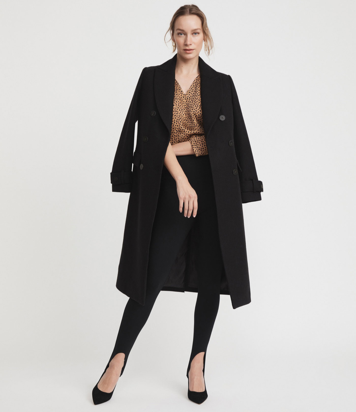 “Winter Elegance: Adding a Touch of Class to Your Cold-Weather Wardrobe”